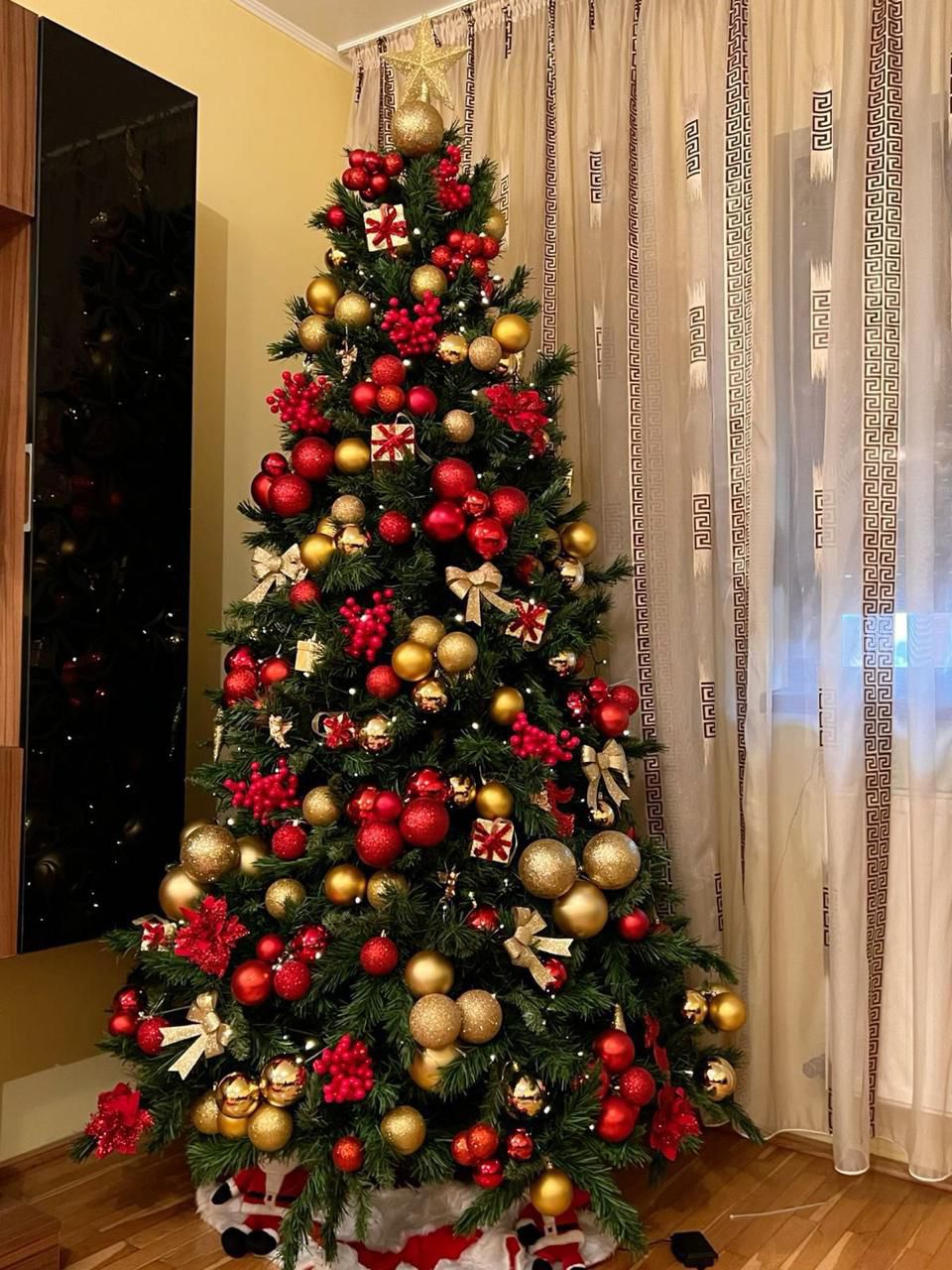 Luxury Christmas tree decoration for seasonal rental
